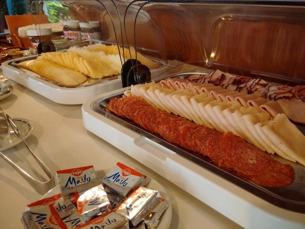 טרנבה Hotel Premier מראה חיצוני תמונה